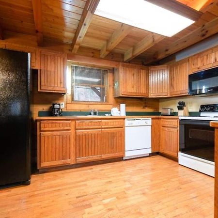 Pigeonforge Cabin Game Roomdog Friendlyhot Tub Pigeon Forge Luaran gambar