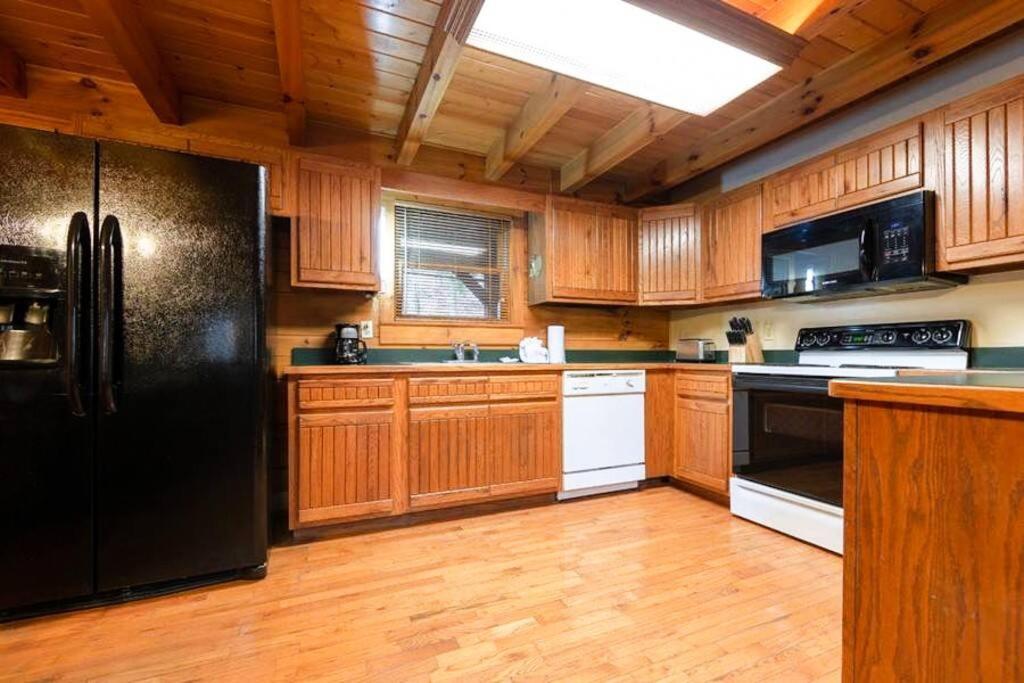 Pigeonforge Cabin Game Roomdog Friendlyhot Tub Pigeon Forge Luaran gambar
