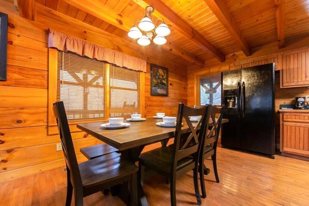 Pigeonforge Cabin Game Roomdog Friendlyhot Tub Pigeon Forge Luaran gambar