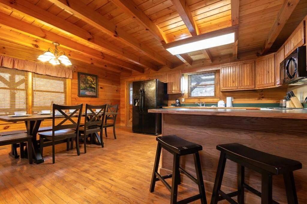 Pigeonforge Cabin Game Roomdog Friendlyhot Tub Pigeon Forge Luaran gambar