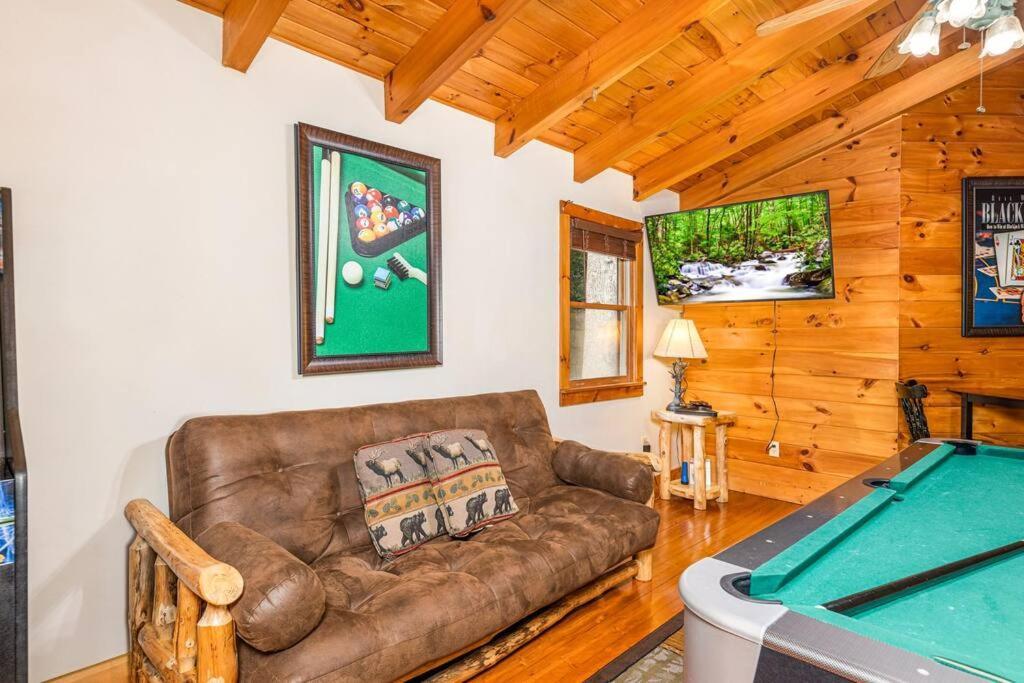 Pigeonforge Cabin Game Roomdog Friendlyhot Tub Pigeon Forge Luaran gambar