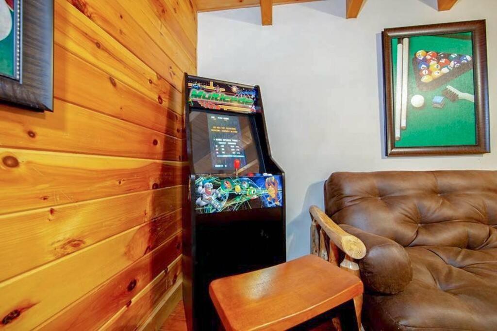 Pigeonforge Cabin Game Roomdog Friendlyhot Tub Pigeon Forge Luaran gambar