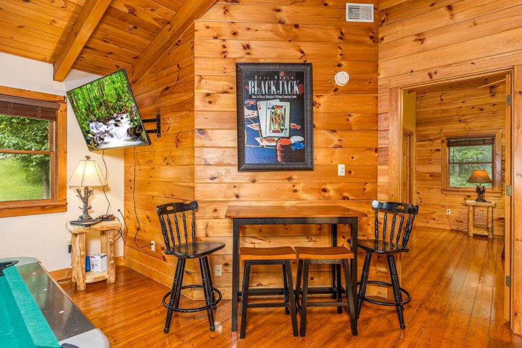 Pigeonforge Cabin Game Roomdog Friendlyhot Tub Pigeon Forge Luaran gambar